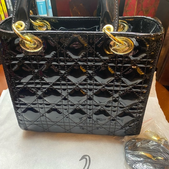 Black Patent Leather Handbag - Picture 5 of 8